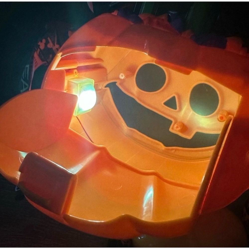 Mickey Mouse Popcorn Bucket Disney Parks 2024 - Picture 7 of 7